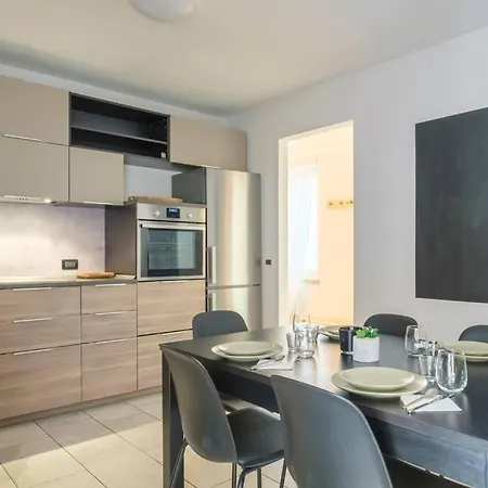 Apartment Style And Comfort In The Heart Of The Bologna